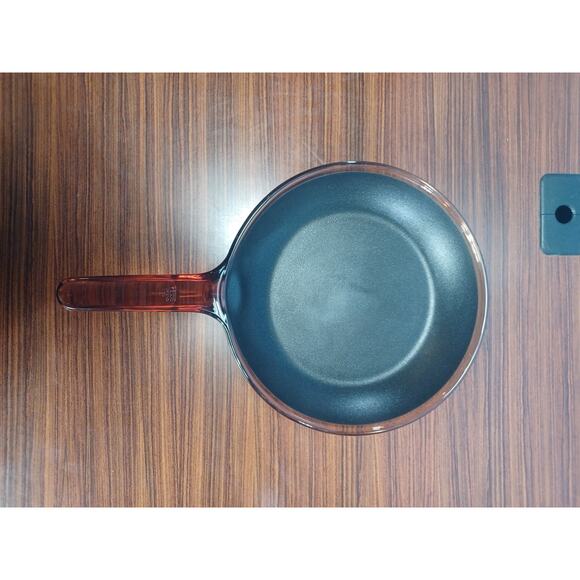 Vision Corning Ware Cranberry 9" Skillet Fry Pan Non Stick Vintage Glass No Lid - Picture 6 of 8